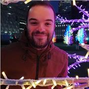 Licenciado en Grado en Turismo por la Universidad de Oviedo y con certificación en C1 de inglés por la Escuela Oficial de Idiomas de Gijón ofrece clases de inglés para todas las edades presencialmente y on-line